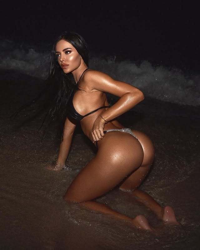 Czarny Błysk – Zmysłowy Bikini z Połyskiem