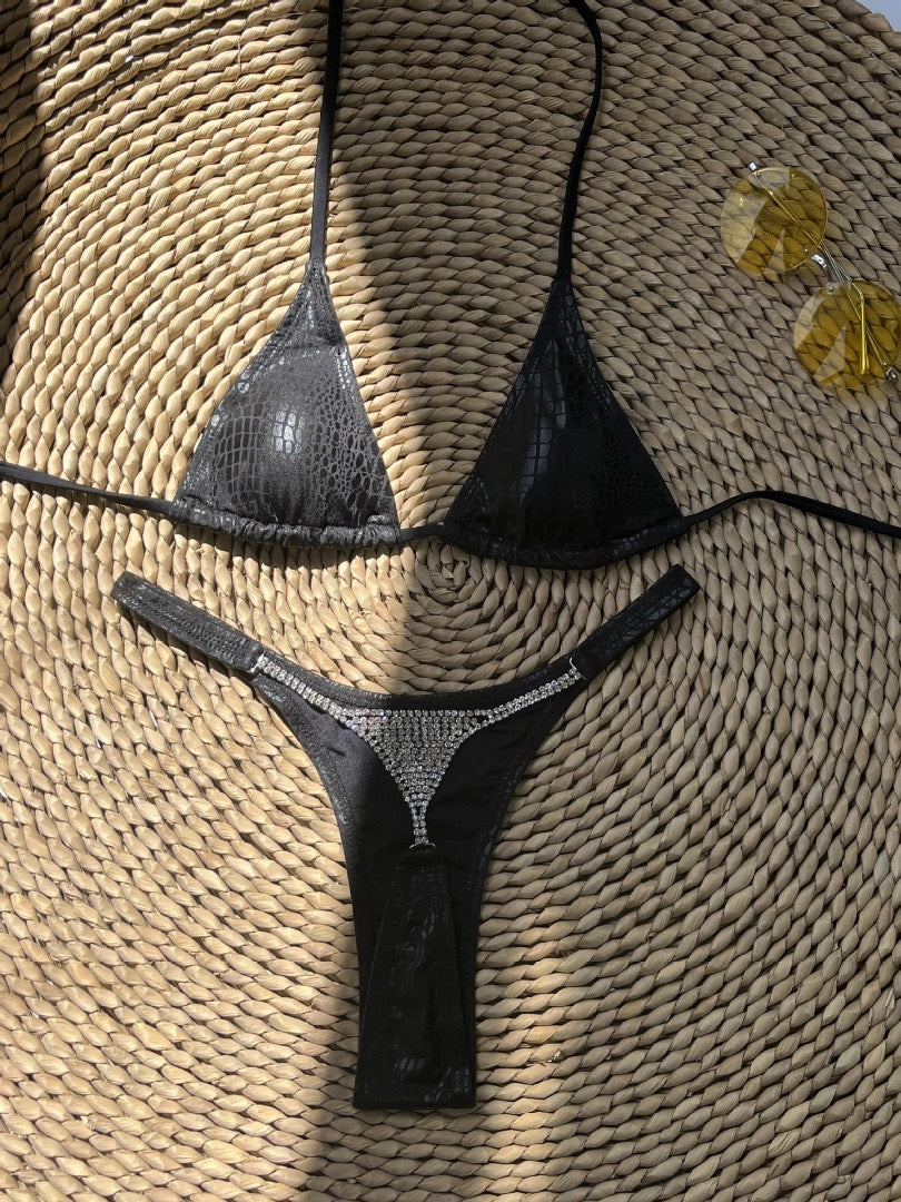 Czarny Błysk – Zmysłowy Bikini z Połyskiem
